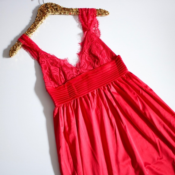 Bright Red Satin and Lace Details Maxi Dress - Picture 5 of 8